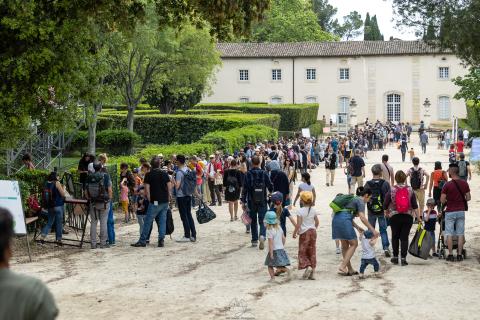 Image Saperlipopette 2022 Foule Micocouliers Château