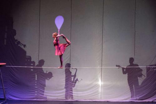 Tempus fugit (-®Yves Petit - Cirque Plume 2013).jpg